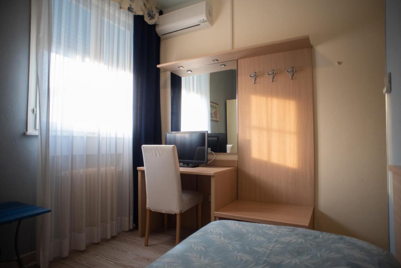 Hotel Umberto Росолина Маре Екстериор снимка