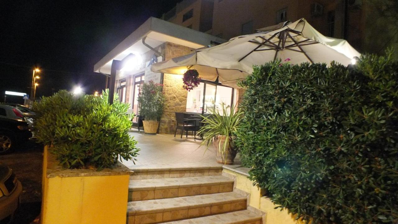 Hotel Umberto Росолина Маре Екстериор снимка